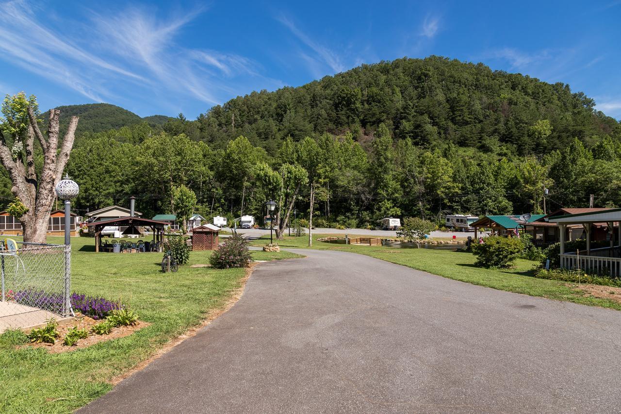 Fort Tatham Rv Resort Sylva Exterior photo